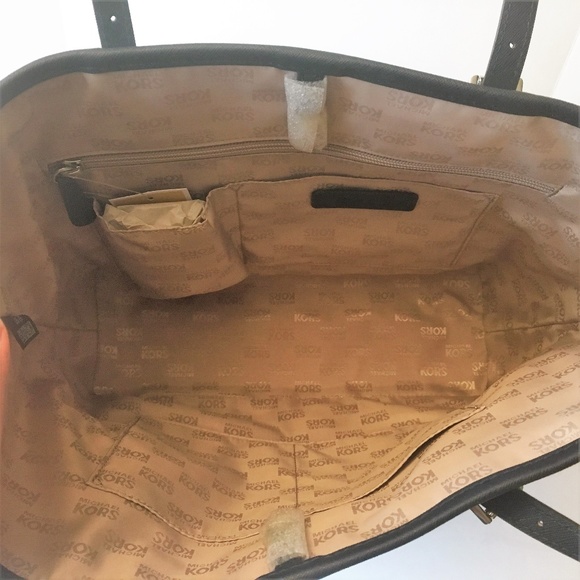 Michael Kors Carryall Tote - Navy Floral Bag - Picture 7 of 8